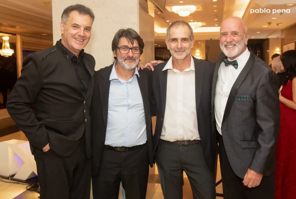 Violinista Edison Mouriño y cantante junto a Cesar Troncoso y Periodista Leonardo Haberkorn