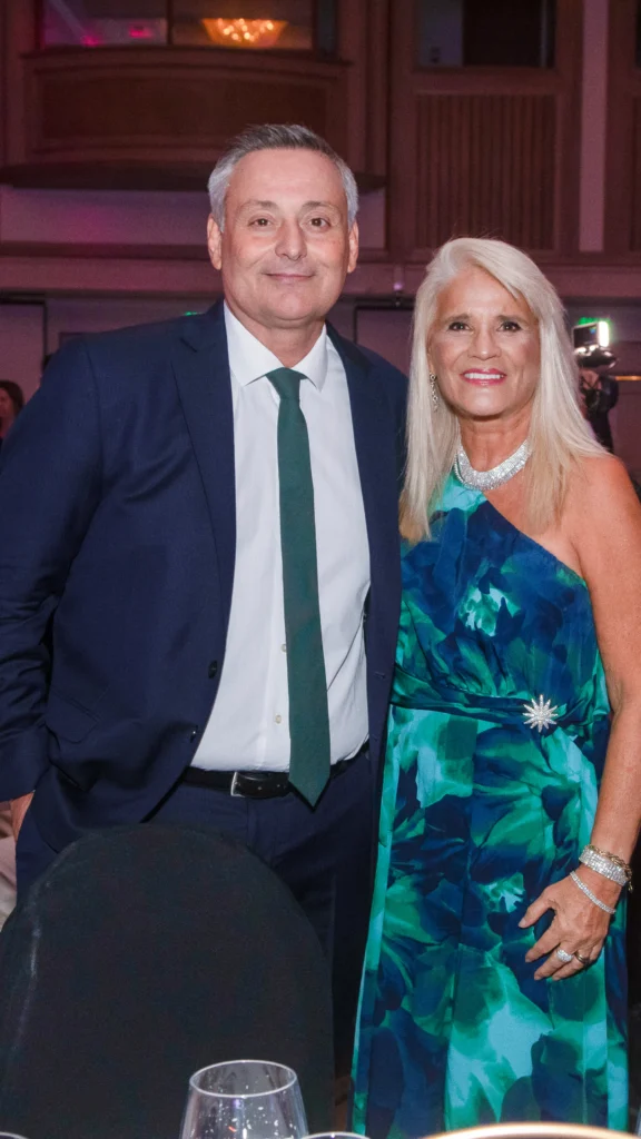 Juan Herrera y Virginia Moreira en la gala de La Mujer del Año 2025-2026 en Montevideo