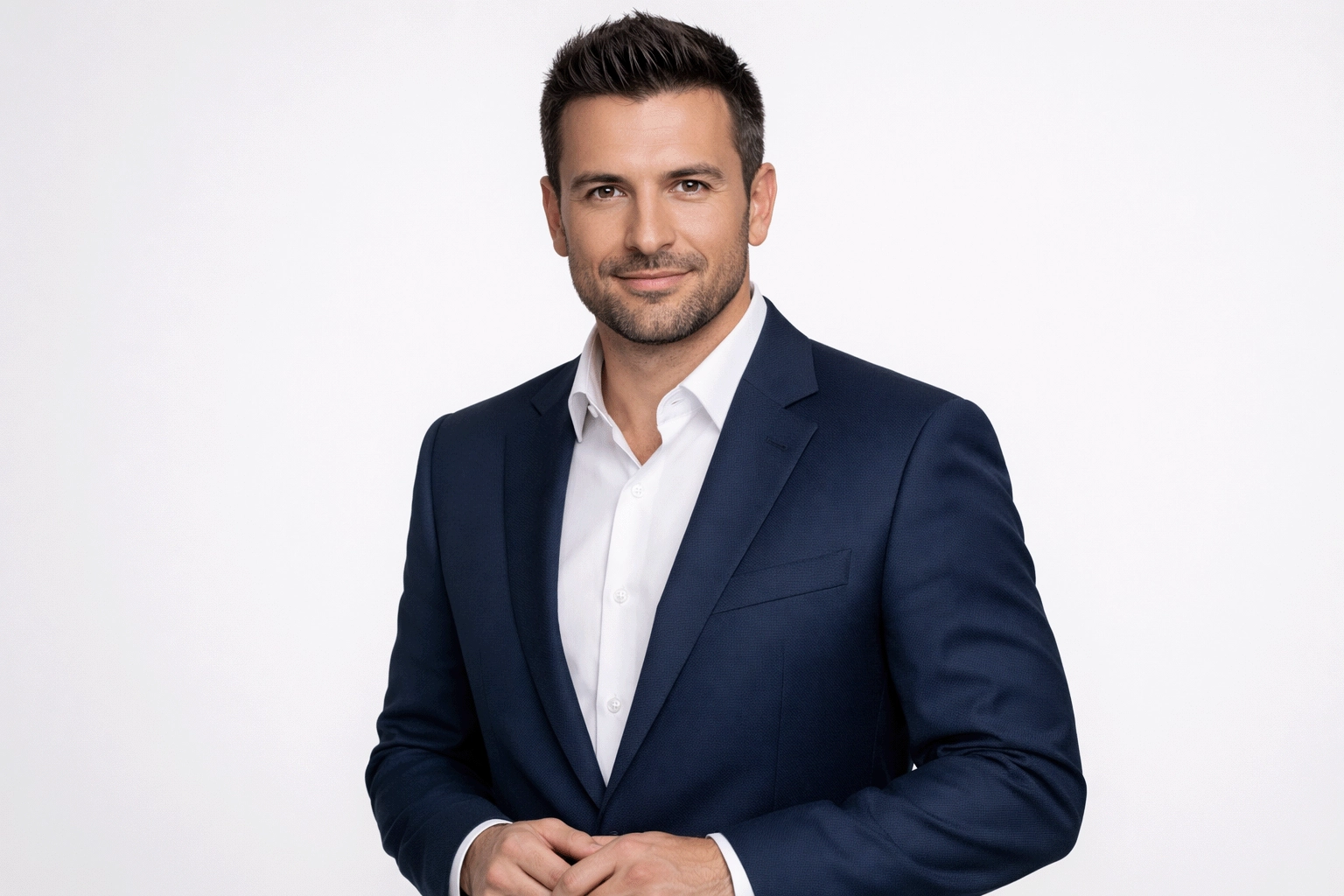 pose masculina en sesión de fotos