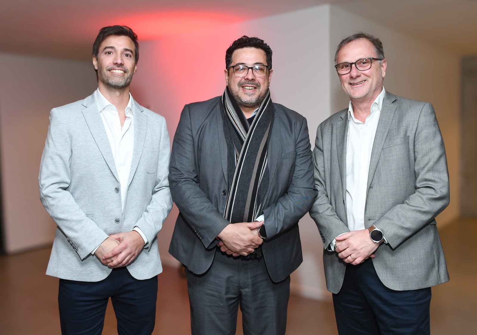 Pata Sánchez junto a representantes del Instituto Vidart en la inauguración del Centro Nacional de IA, LATU, Uruguay
