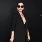 Natalia Oreiro con blazer negro y lentes de sol en el Renato Papiccio Runway del Sofitel Carrasco, Montevideo