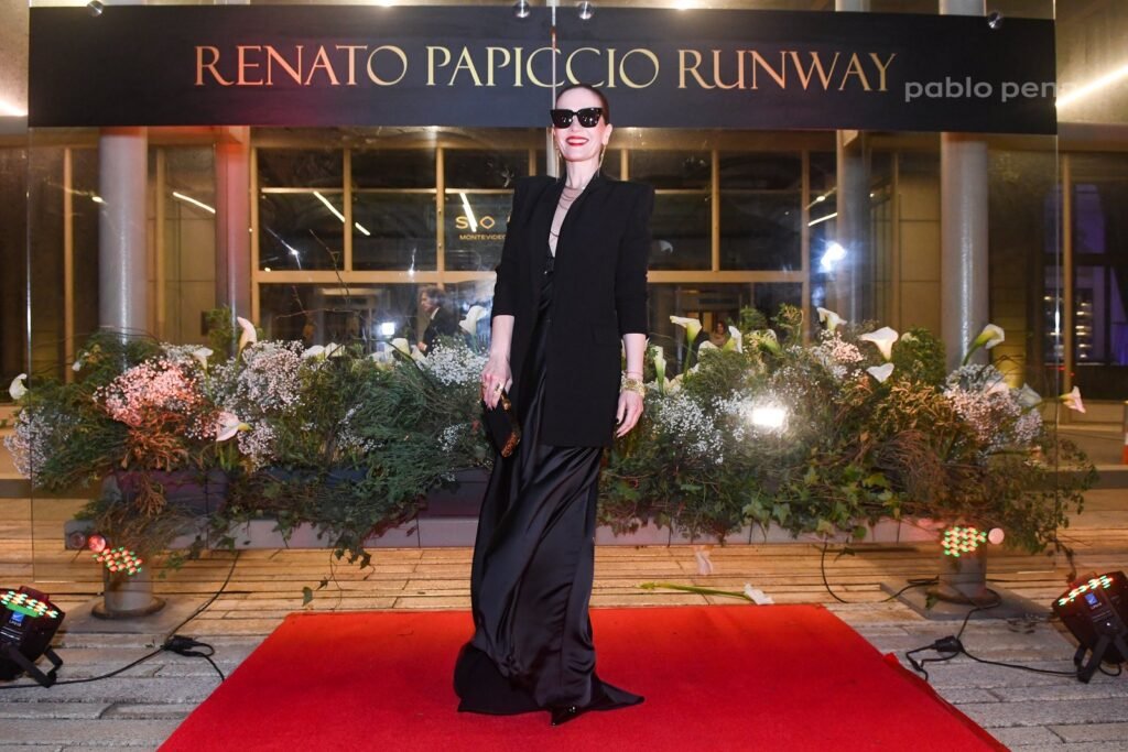 Natalia Oreiro en la alfombra roja, de traje negro y lentes oscuros – Renato Papiccio Runway, Sofitel Carrasco