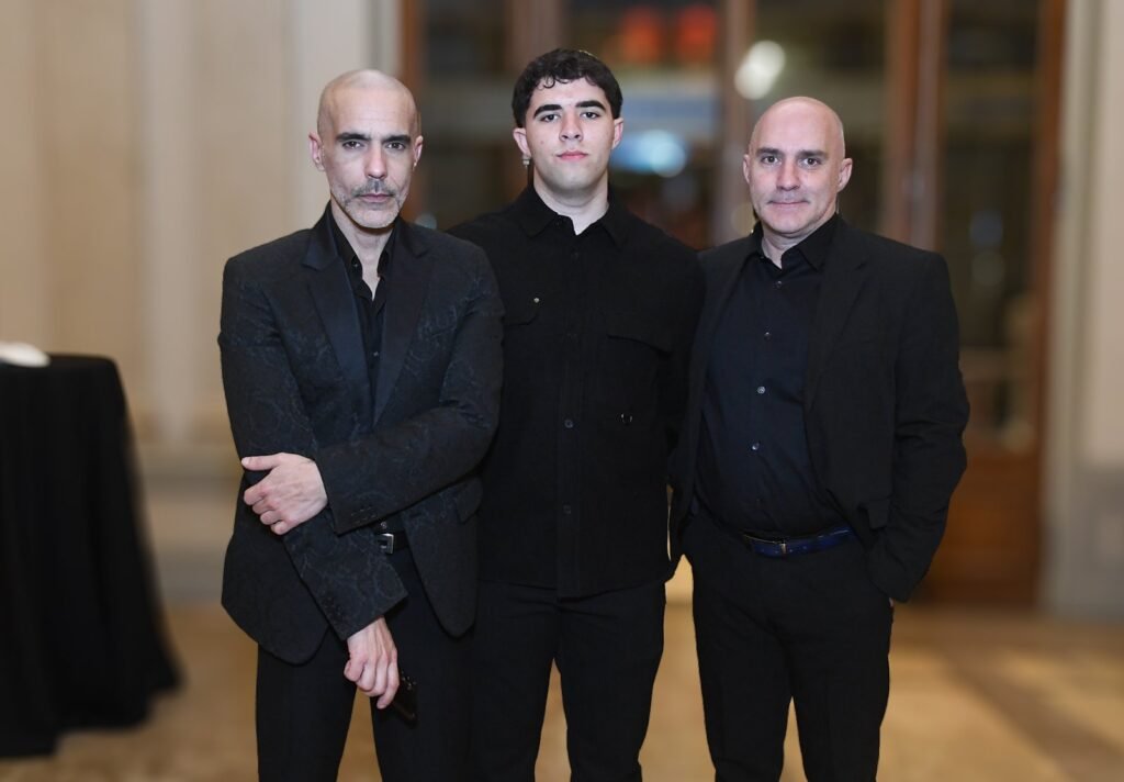 Tres hombres vestidos de negro – Renato Papiccio Runway, Sofitel Carrasco